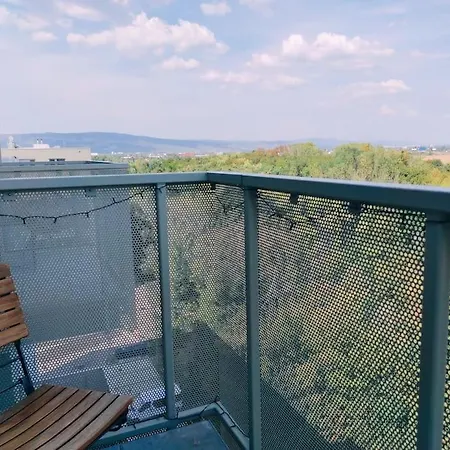 Airport For Two, Free Parking, Airport View ブラチスラヴァ